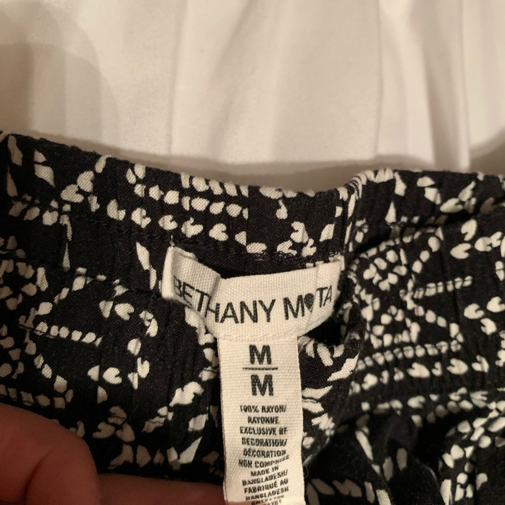 Flowy patterned shorts - Picture 2 of 2